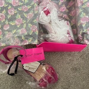 NWT flower fuscia sandals